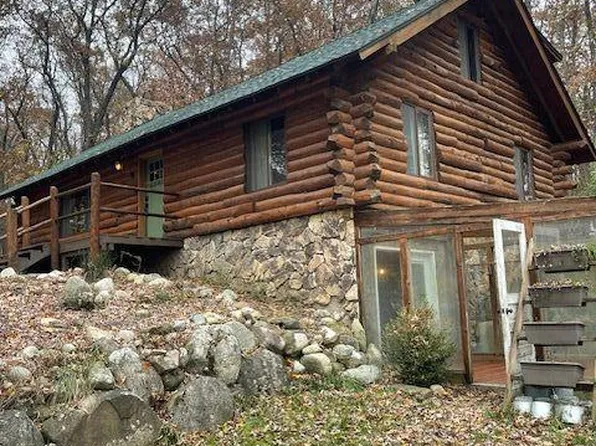 5843 Richardson Rd, Howell, MI 48843