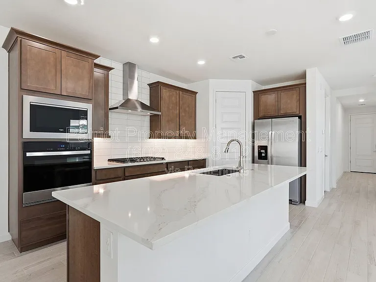 7404 W Buckhorn Trl — Photo 3
