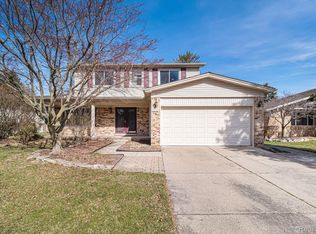 1223 Chaucer Dr, Troy, MI 48083