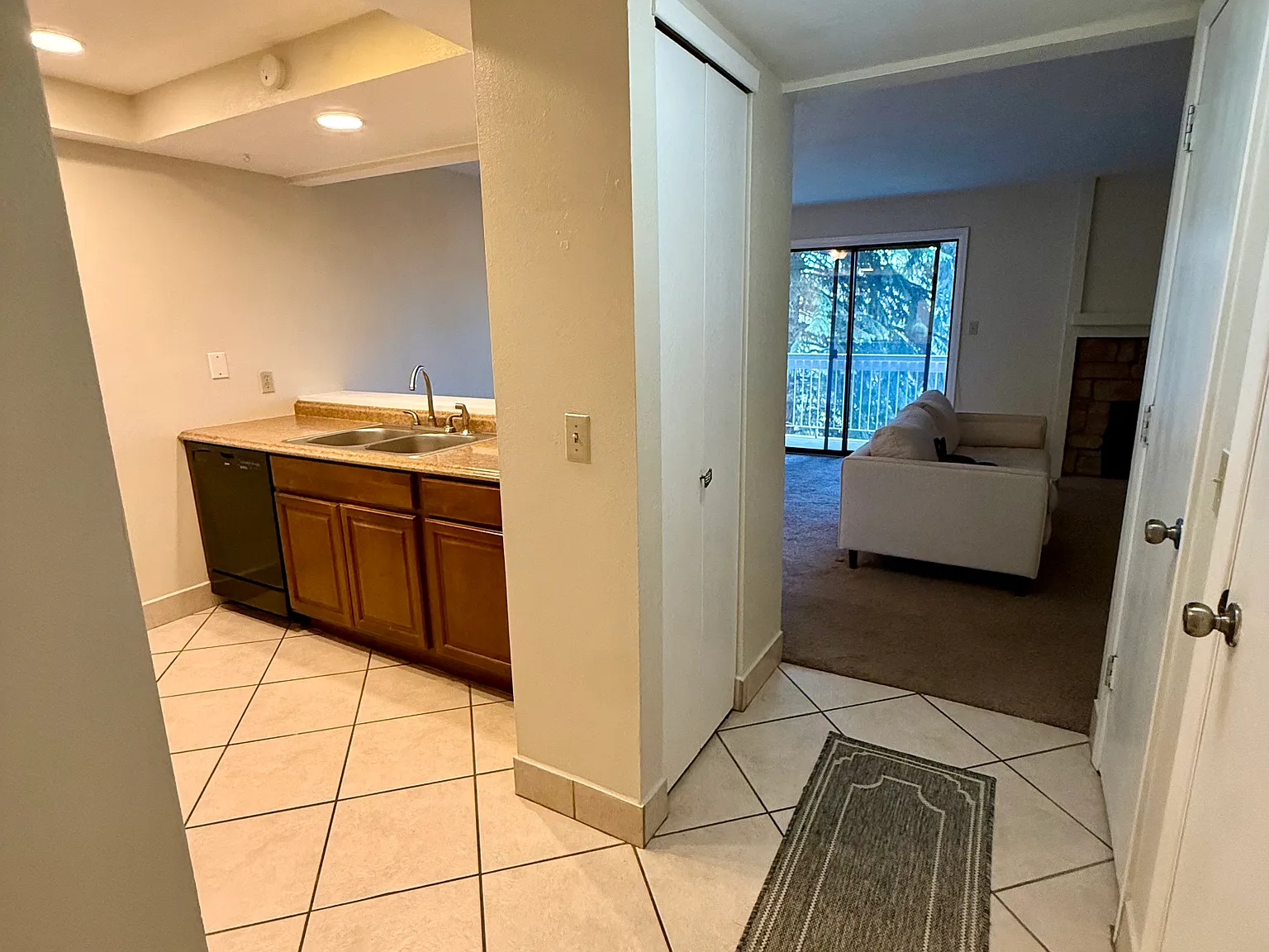 1 bed, 804 sqft, $1,450 — Photo 3