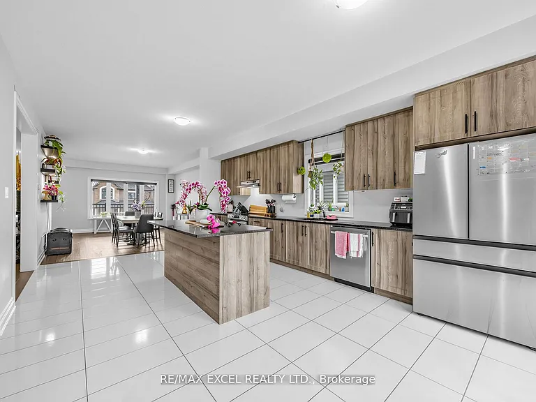 1454 Stovell Cres — Photo 12
