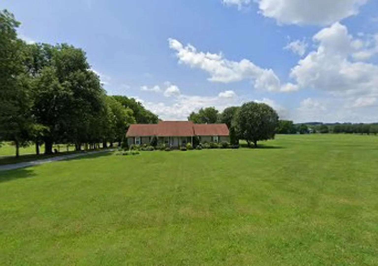 3 Bed, 2 Bath, 2200sqft on 1 Acre in Lebanon! — Photo 2