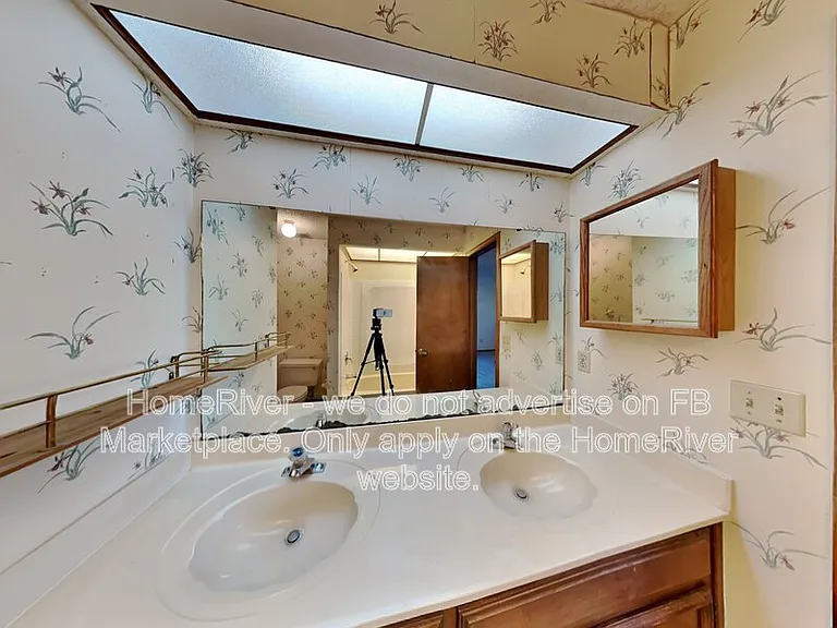 1174 Romaine Cir E — Photo 10