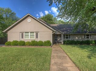 3212 S Magnolia Dr, Sand Springs, OK 74063
