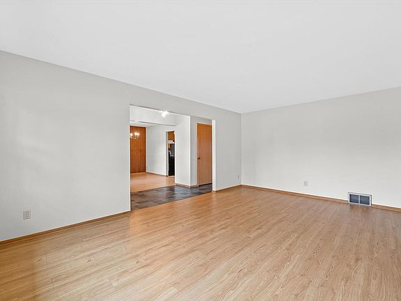 4th image of 4884 West Willow ROAD