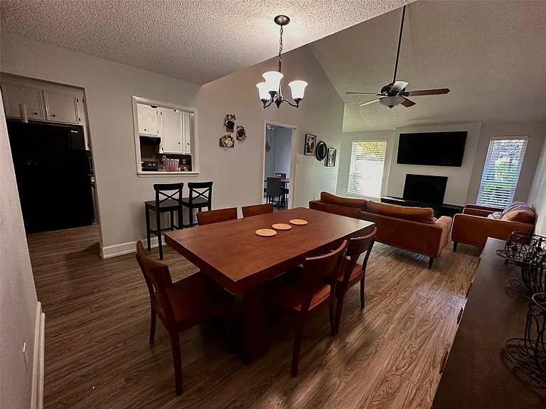 13821 Hollowgreen Dr — Photo 16