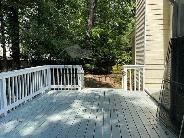 100 Woodbend Ct — Photo 15