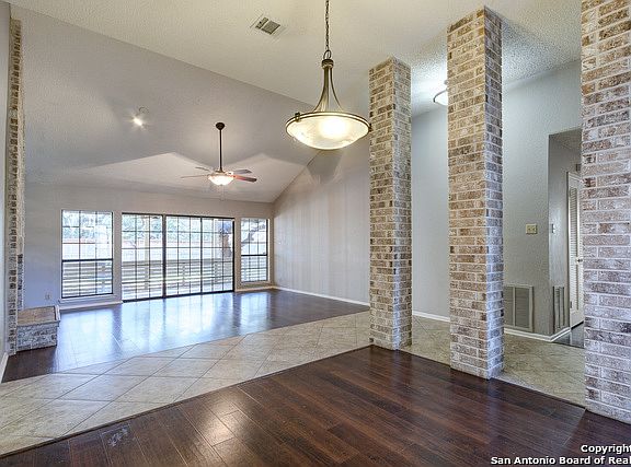 4th image of 14406 Indian Woods