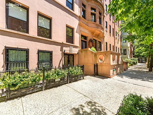 Sold by Sotheby's International Realty | media 22