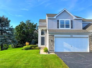 720 Silk Oak Ln, Crystal Lake, IL 60014