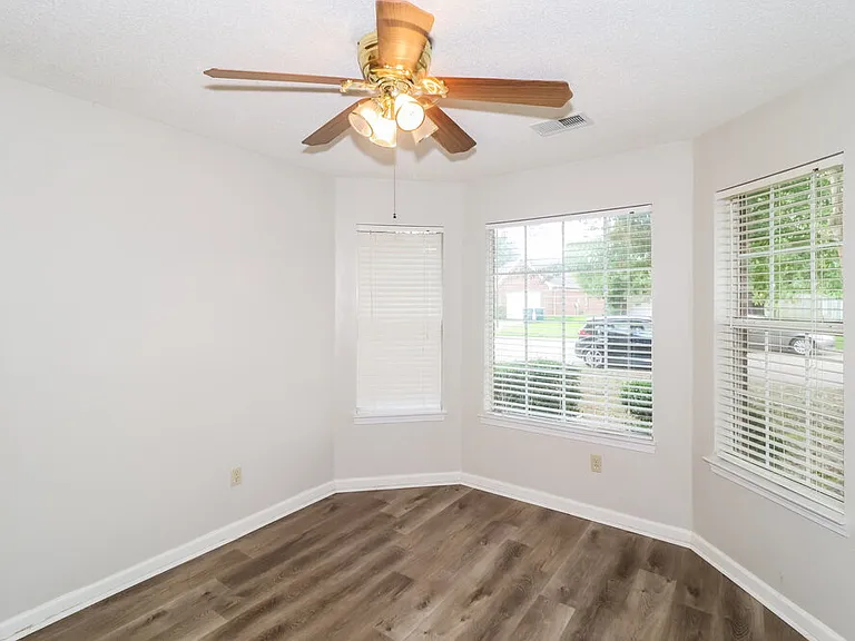 5892 Alexandria Ln — Photo 6