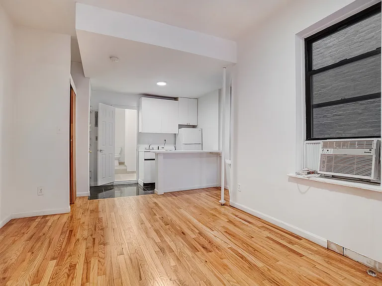 349 E 82nd St #4FE — Photo 3