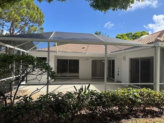 3rd image of 7901 Chapman Oak Ct