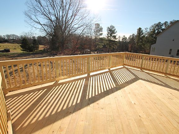 4th image of 102 Farm Knoll Way