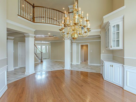 5th image of 806 Forest Oaks Cir