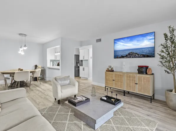 629 Sea Pine Way APT D2, Greenacres, FL 33415