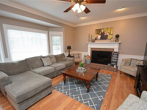 5th image of 7 Red Rose Cir
