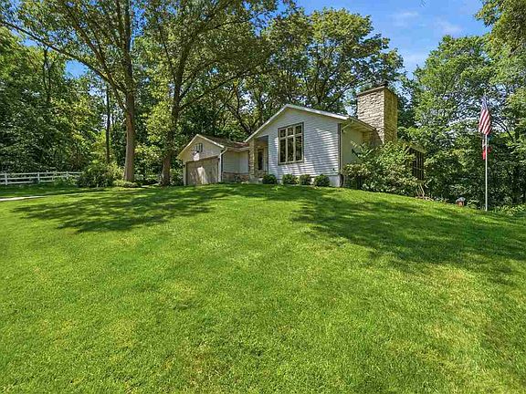 3rd image of 950 Kyle Dr NE