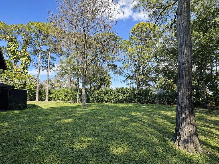 16932 W Calder Dr — Photo 25