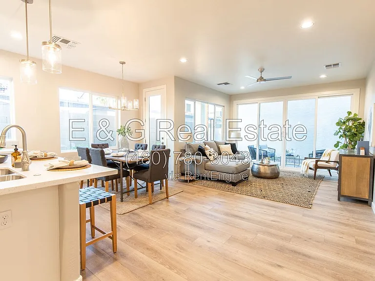 3725 E Flower St — Photo 5