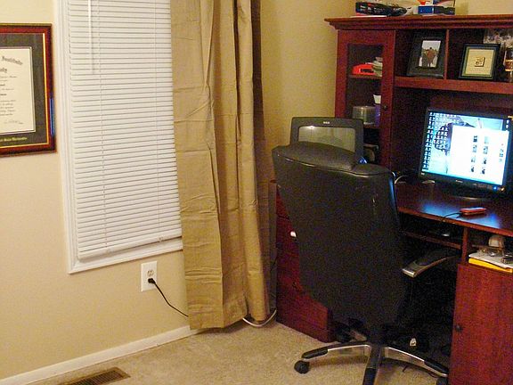 Guest Bedroom 2/ Office