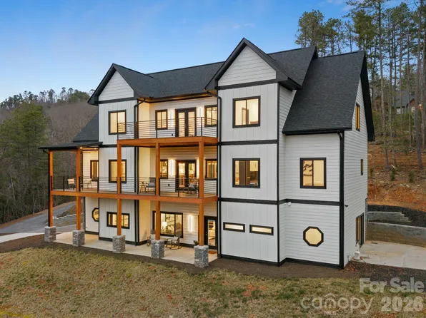 74 Jeranna Rd, Mills River, NC 28759
