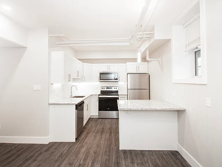 834 Grosvenor Ave #11 — Photo 6