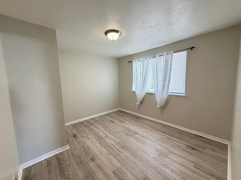 178 W Geneva Dr — Photo 13