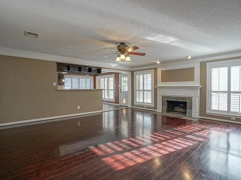 2108 Lakeway Dr — Photo 28