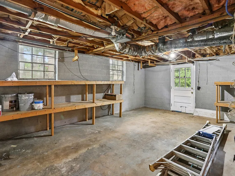3319 Charlotte Cir SE — Photo 27