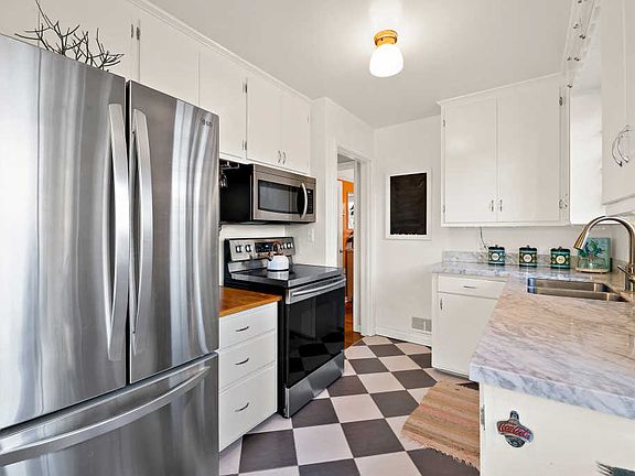 5th image of 1009 E Crandall Ave S