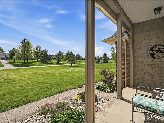 3rd image of 295 Leslie Dr
