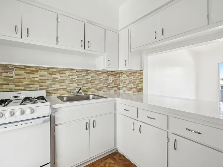 Esquire Apartments — Photo 22