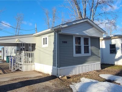 5988 Applewood Ln, Newfane, NY, 14108