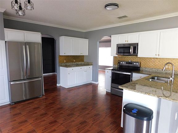 3rd image of 609 Linnet Ct