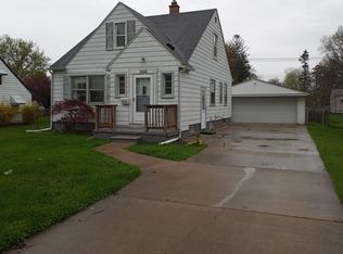 1122 Helen St, Garden City, MI