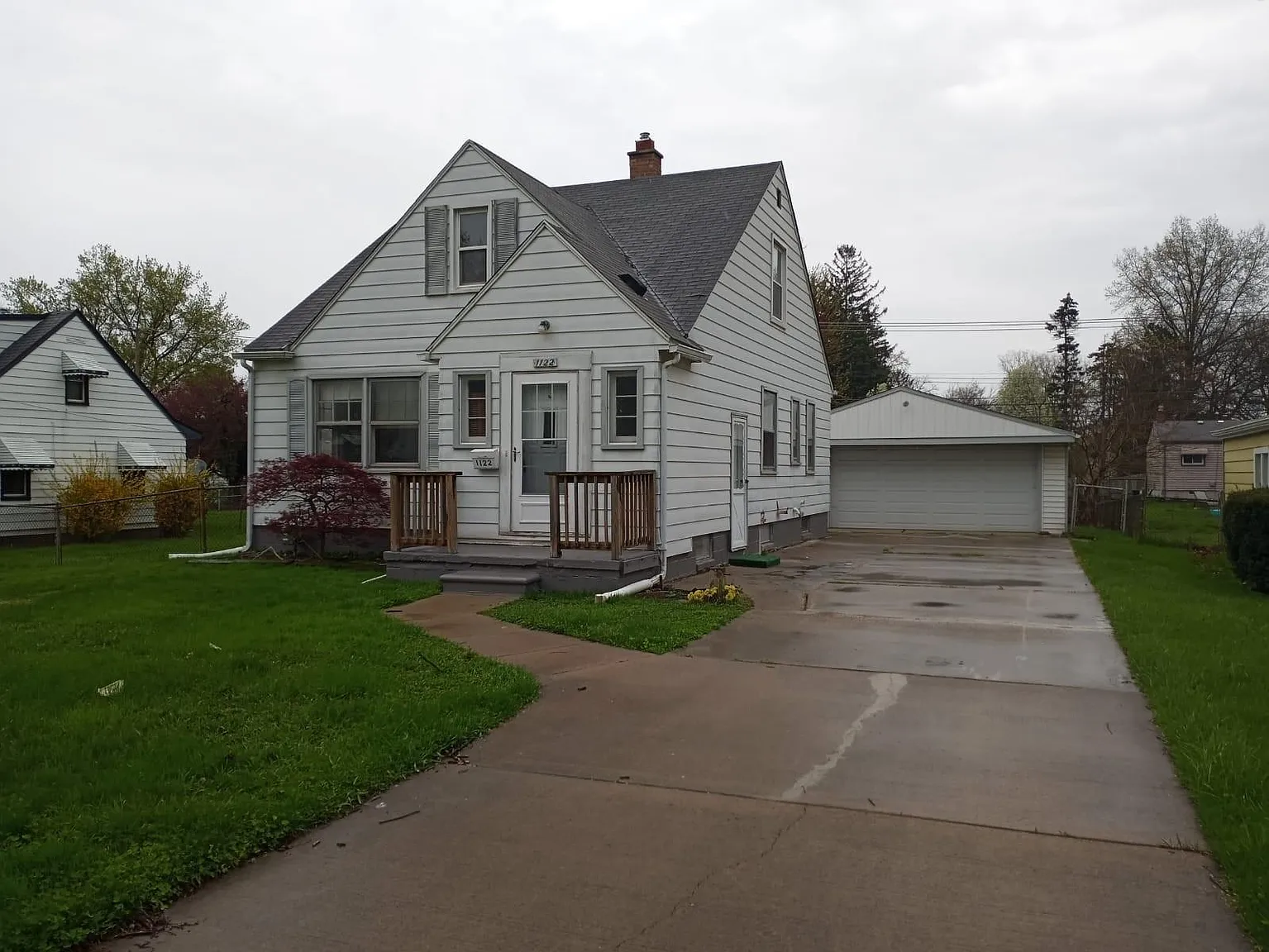 1122 Helen St photo 1