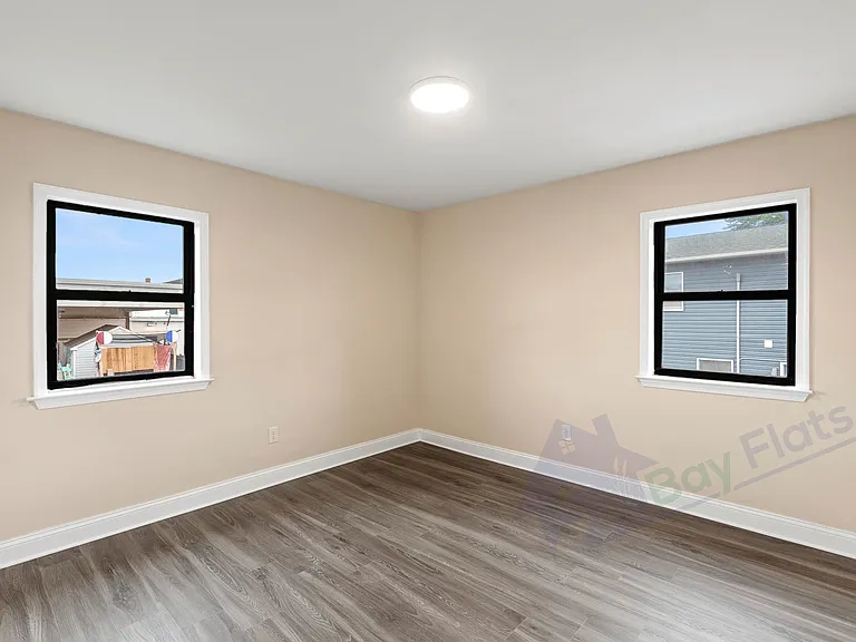 22645 Washington St #6 — Photo 11