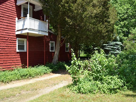 2nd image of 825 Oak Ave