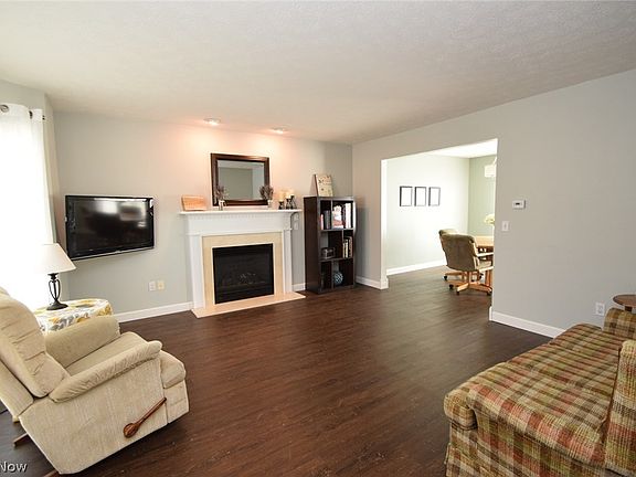 3rd image of 1275 Bell Ct