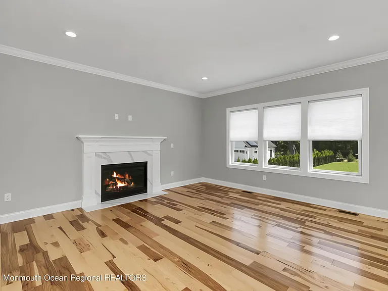 402 6th Ave — Photo 4
