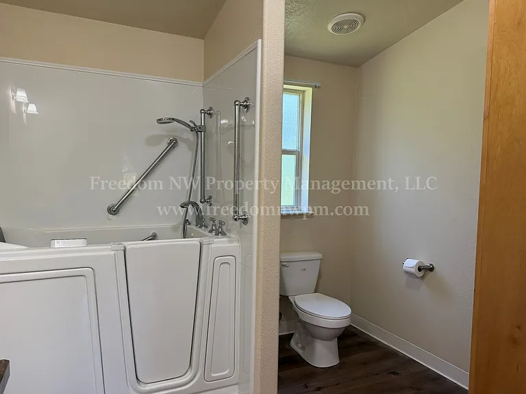 1411 SE Fireweed Rd — Photo 7