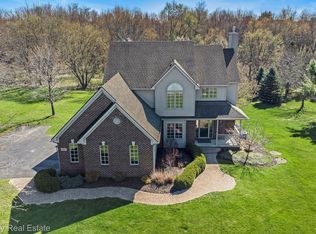 8537 Saddlewood Dr, Brighton, MI