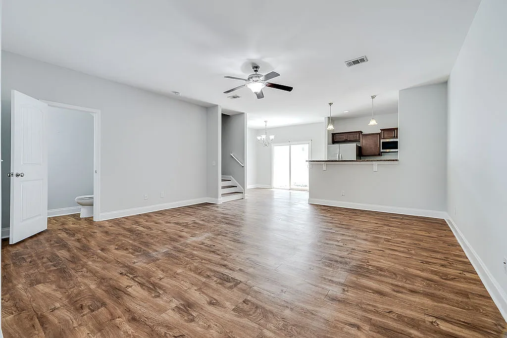 3 bed, 2.5 bath, 1728 sqft, $1,800 — Photo 3