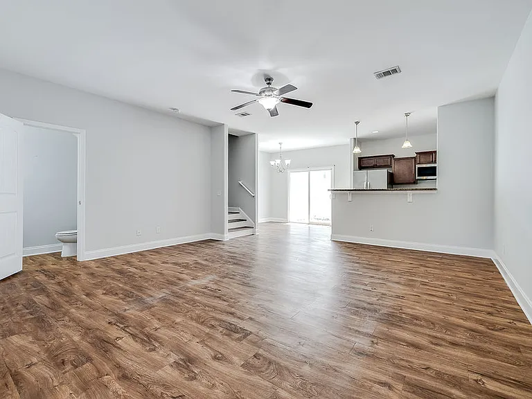 573 Governor Treutlen Cir — Photo 3