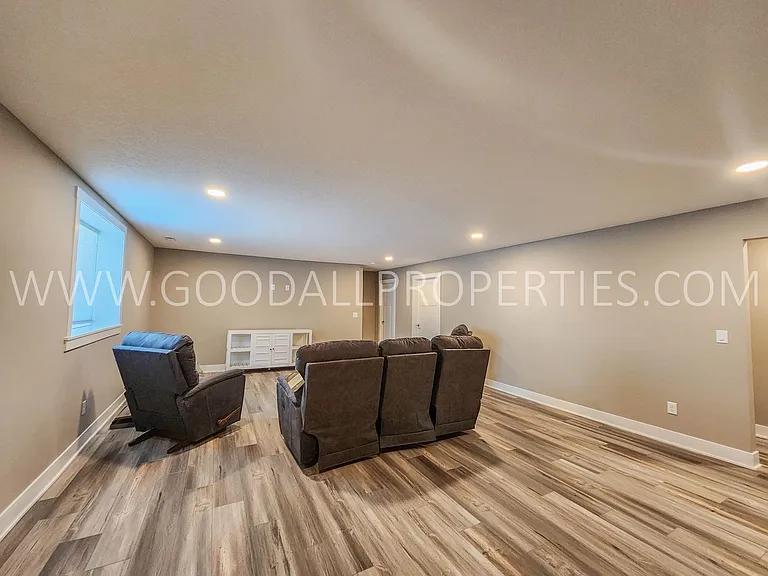 285 NW Morgan Ct — Photo 24