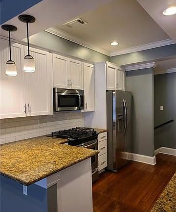 4th image of 826 Ida St