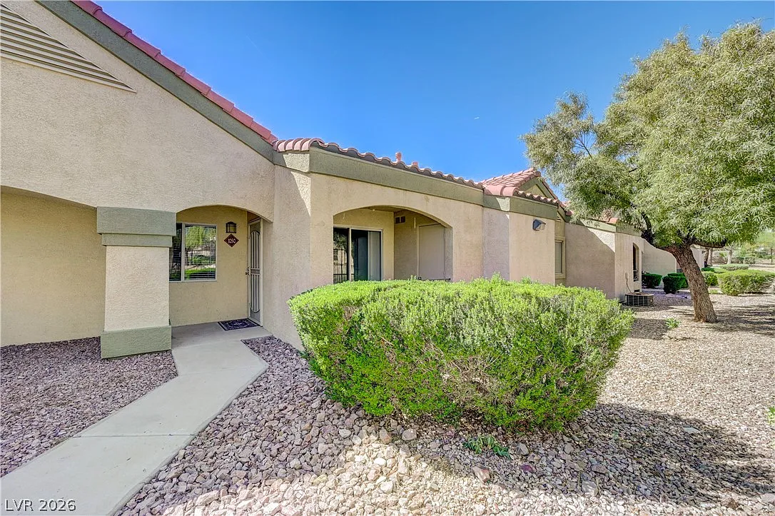 2 bed, 2.0 bath, 934 sqft, $1,450 — Photo 2