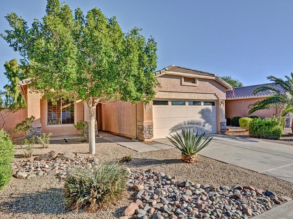 Great Curb Appeal w/Stone Exterior