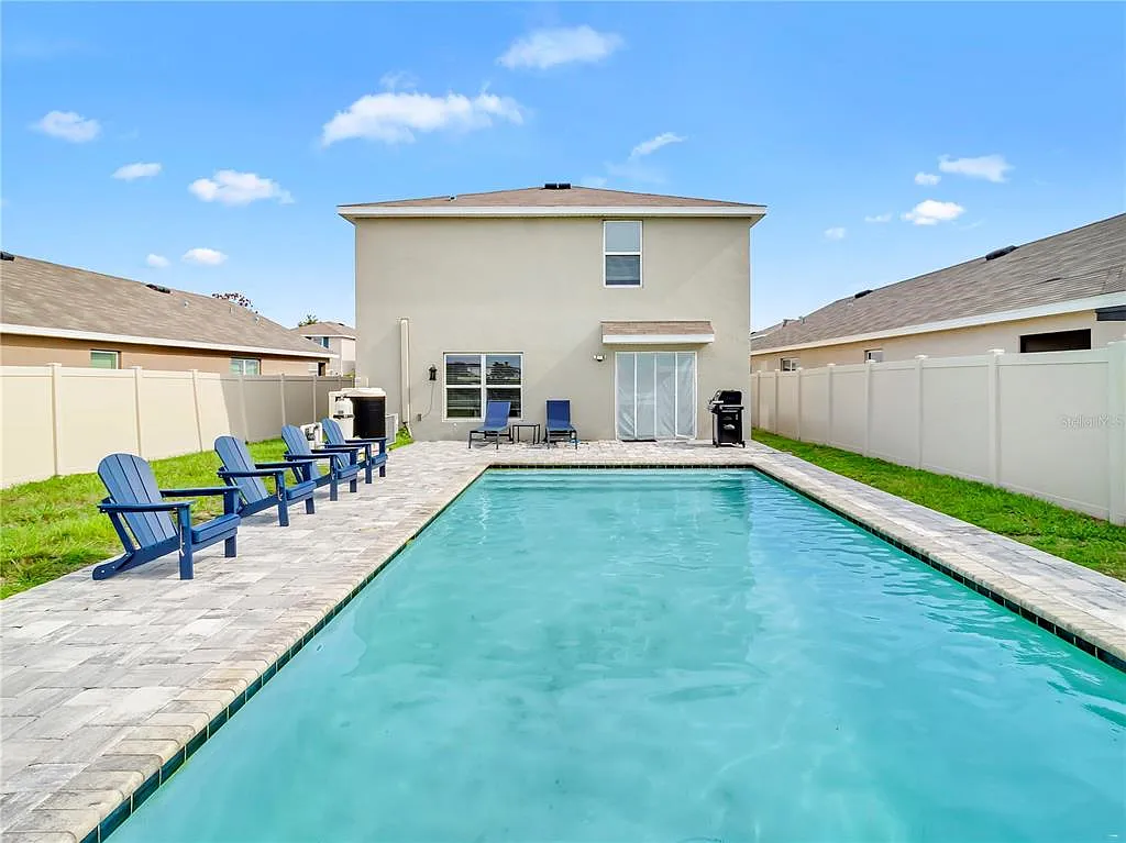 4 bed, 2.5 bath, 2260 sqft, $3,200 — Photo 1